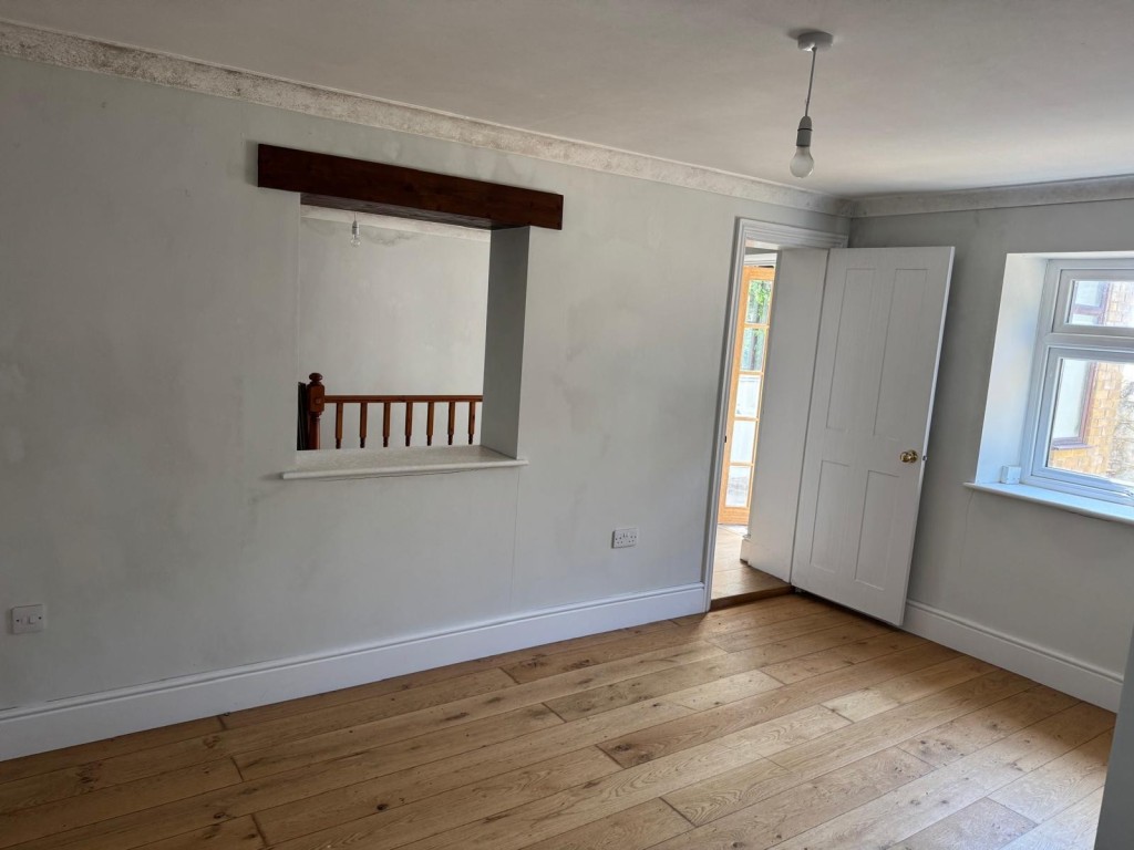 Lot: 88 - TWO-BEDROOM COTTAGE FOR IMPROVEMENT - The Living Room